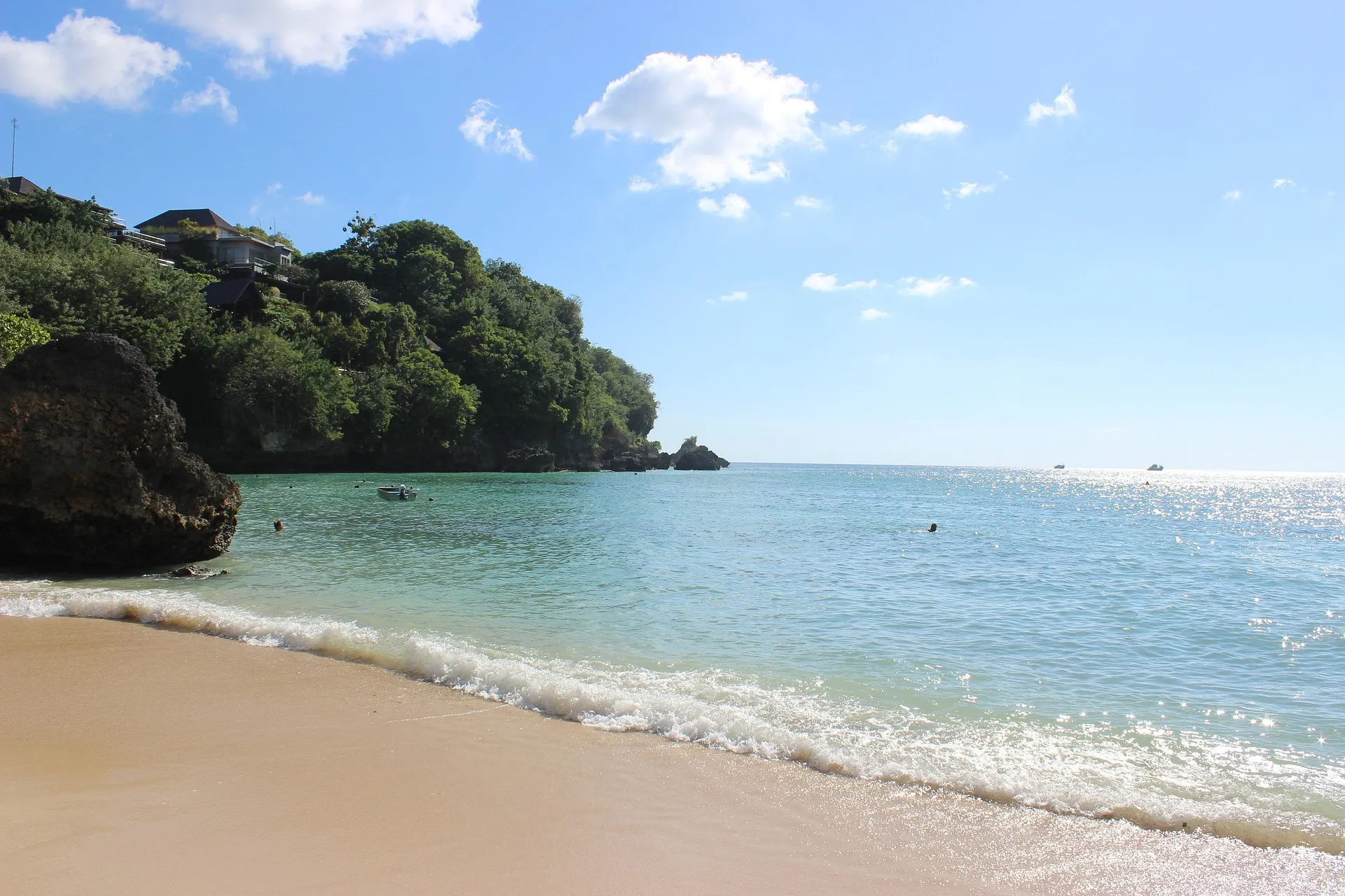 Hidden Romantic Beach in Bali with Dramatic Cliffs for Honeymooners