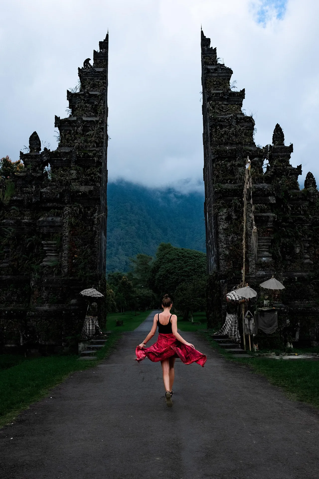 Couple Photoshoot at Bali Temple Gate with Mount Agung Background